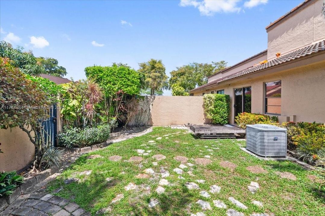 Recently Sold: $398,000 (2 beds, 2 baths, 1071 Square Feet)