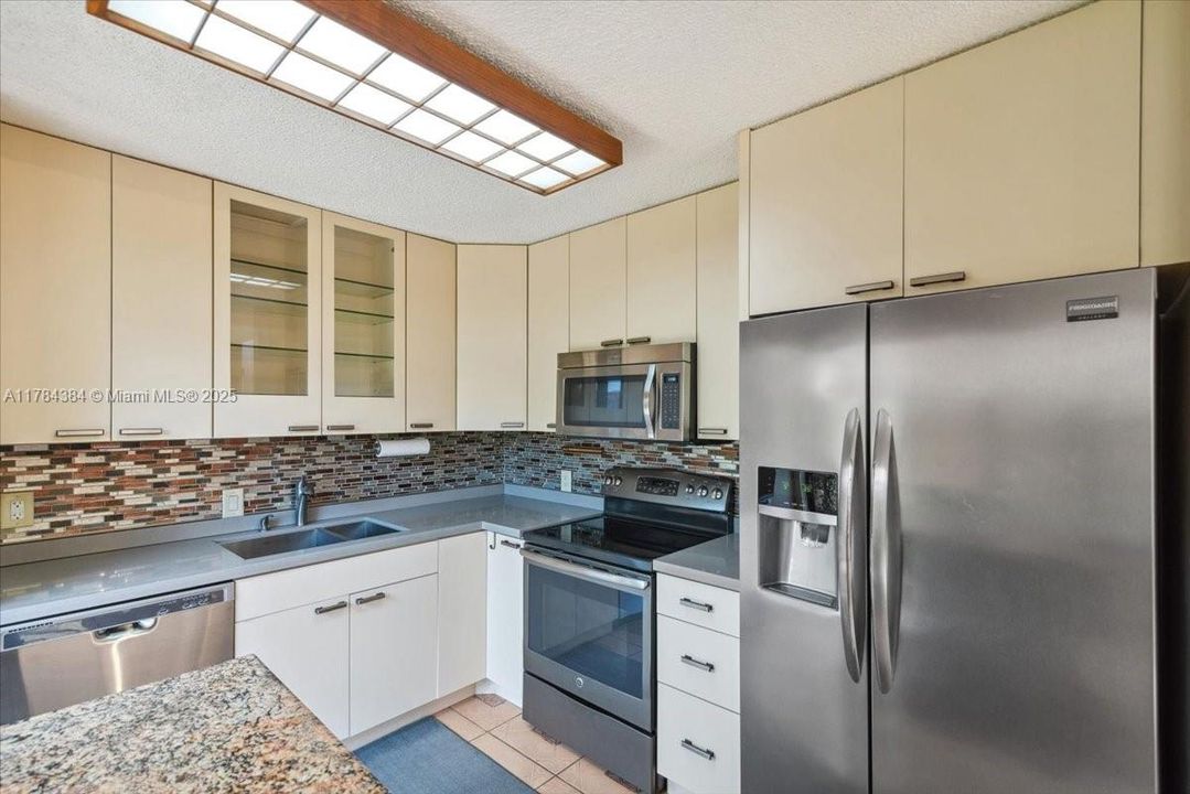 Recently Sold: $398,000 (2 beds, 2 baths, 1071 Square Feet)