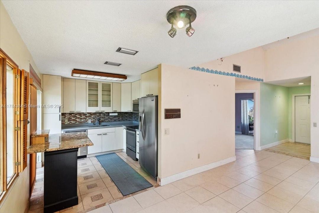 Recently Sold: $398,000 (2 beds, 2 baths, 1071 Square Feet)