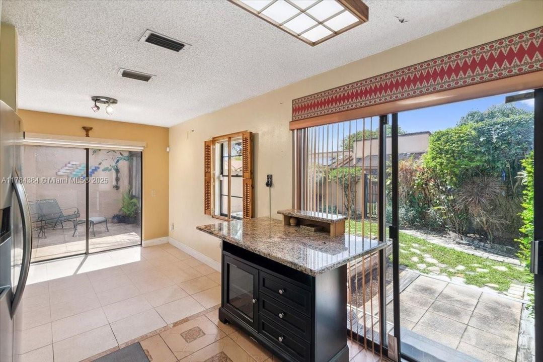 Recently Sold: $398,000 (2 beds, 2 baths, 1071 Square Feet)