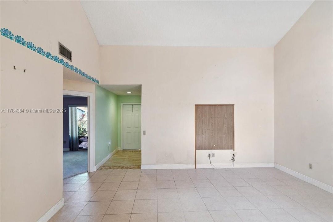 Recently Sold: $398,000 (2 beds, 2 baths, 1071 Square Feet)