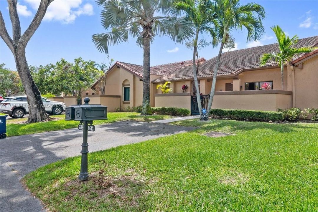 Recently Sold: $398,000 (2 beds, 2 baths, 1071 Square Feet)