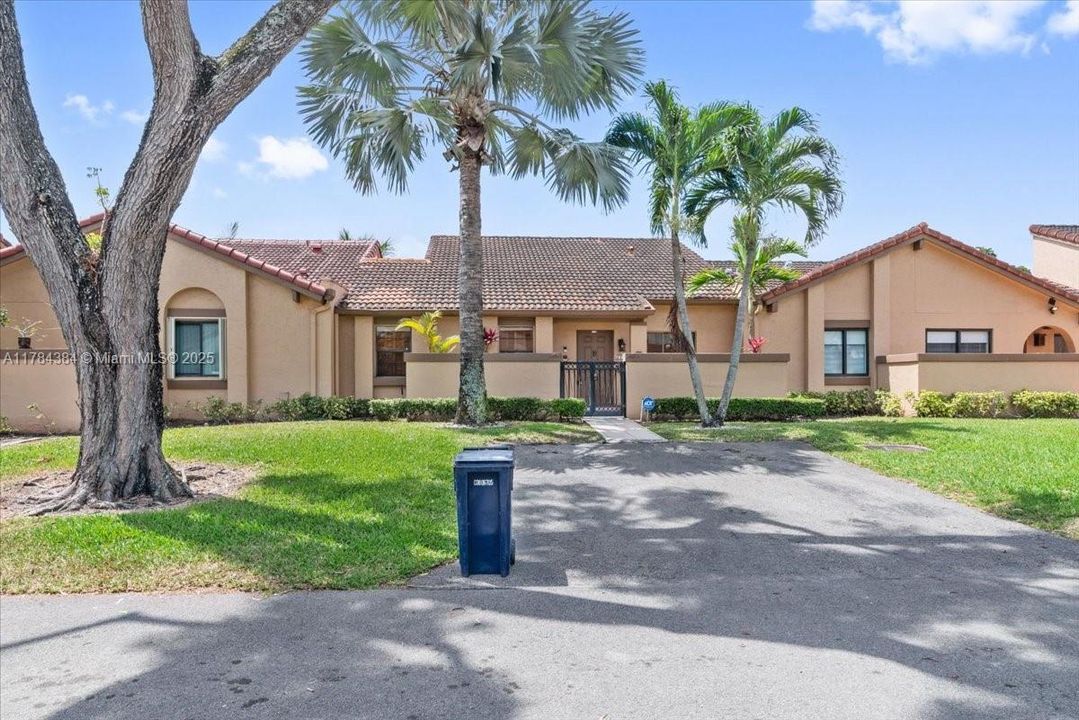 Recently Sold: $398,000 (2 beds, 2 baths, 1071 Square Feet)