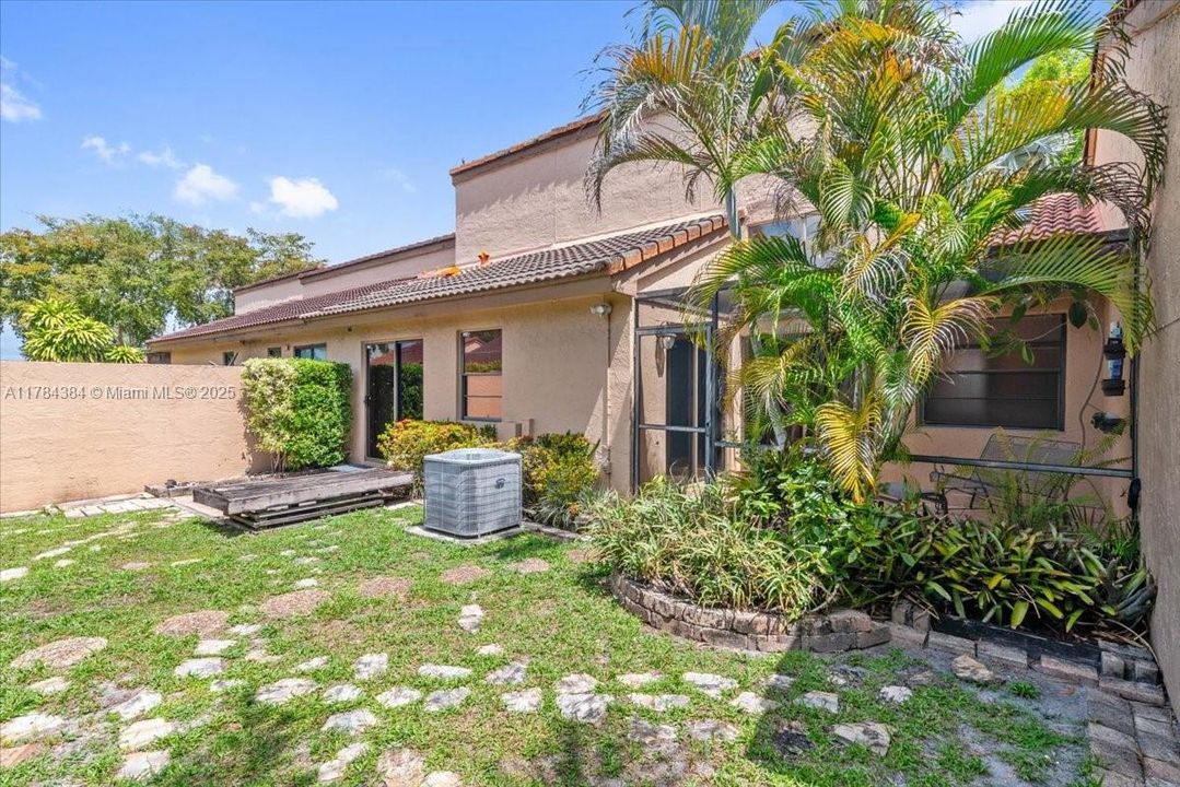 Recently Sold: $398,000 (2 beds, 2 baths, 1071 Square Feet)