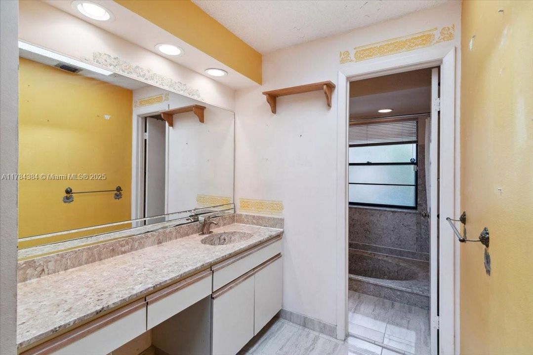 Recently Sold: $398,000 (2 beds, 2 baths, 1071 Square Feet)