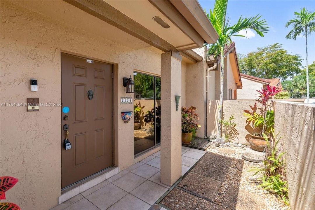 Recently Sold: $398,000 (2 beds, 2 baths, 1071 Square Feet)