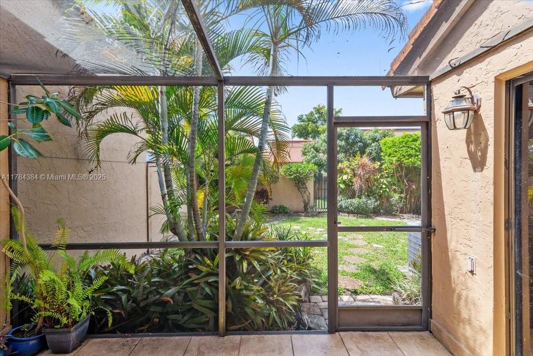 Recently Sold: $398,000 (2 beds, 2 baths, 1071 Square Feet)