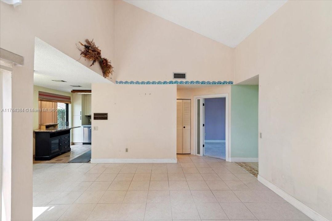 Recently Sold: $398,000 (2 beds, 2 baths, 1071 Square Feet)