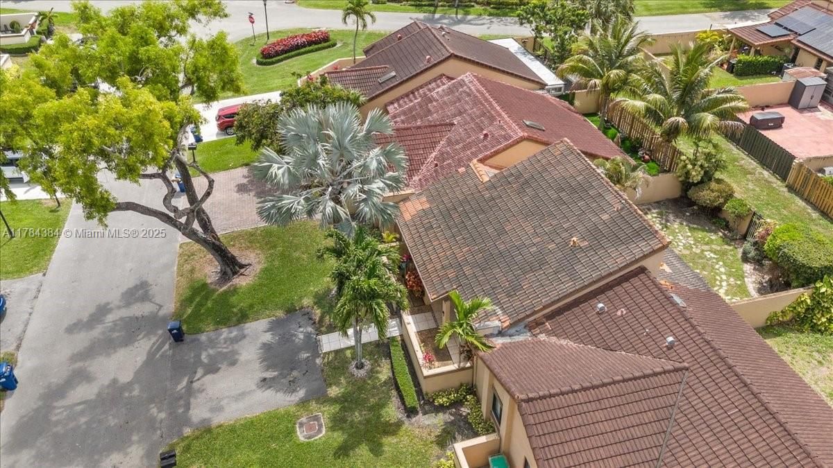 Recently Sold: $398,000 (2 beds, 2 baths, 1071 Square Feet)