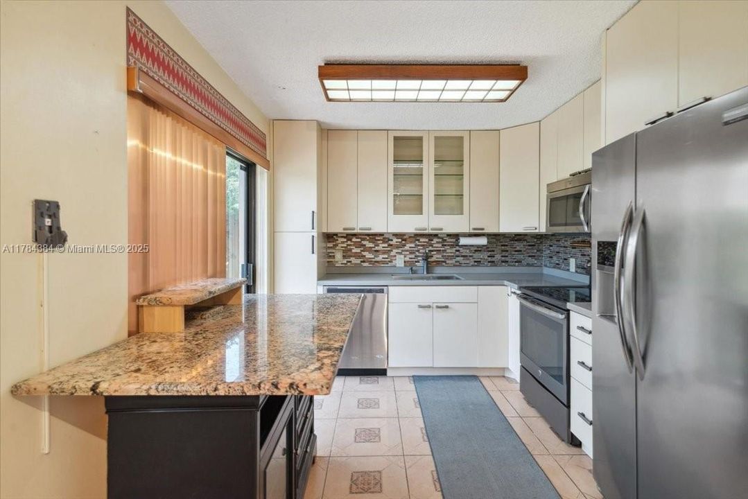 Recently Sold: $398,000 (2 beds, 2 baths, 1071 Square Feet)