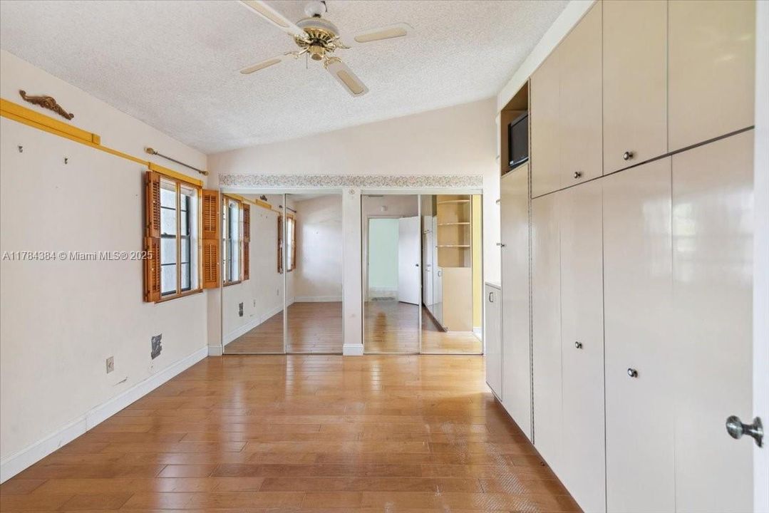 Recently Sold: $398,000 (2 beds, 2 baths, 1071 Square Feet)