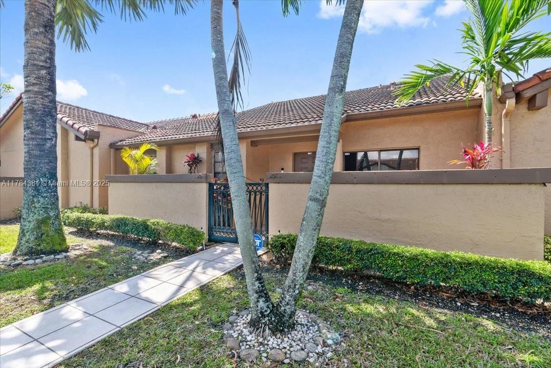 Recently Sold: $398,000 (2 beds, 2 baths, 1071 Square Feet)