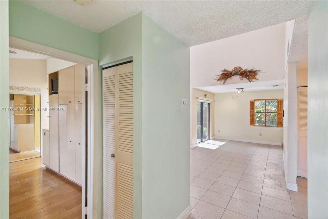 Recently Sold: $398,000 (2 beds, 2 baths, 1071 Square Feet)