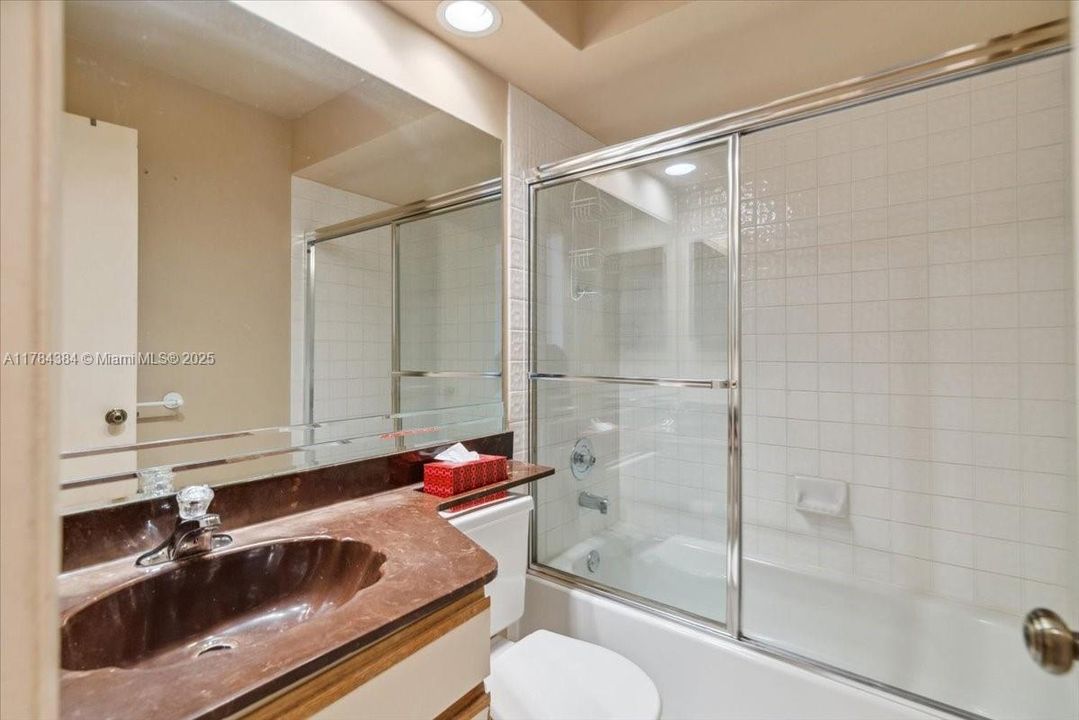 Recently Sold: $398,000 (2 beds, 2 baths, 1071 Square Feet)