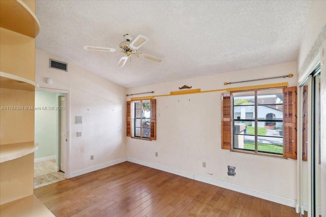 Recently Sold: $398,000 (2 beds, 2 baths, 1071 Square Feet)