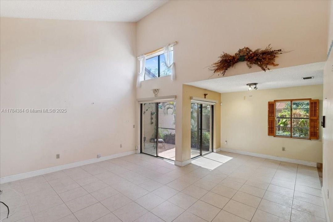 Recently Sold: $398,000 (2 beds, 2 baths, 1071 Square Feet)