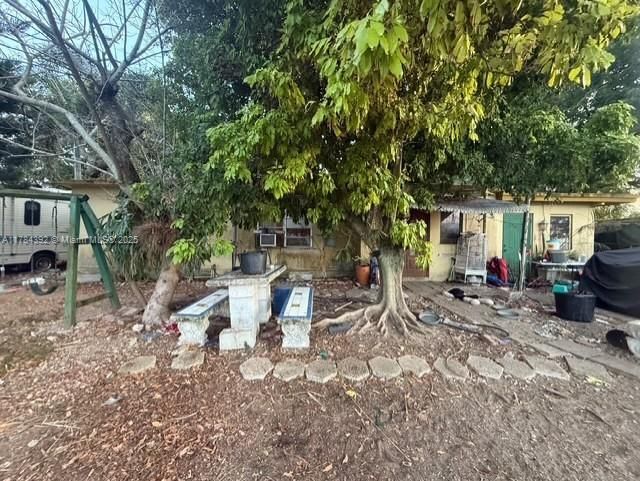Vendido Recientemente: $395,000 (3 camas, 1 baños, 1623 Pies cuadrados)