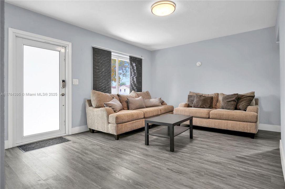 Недавно продано: $650,000 (2 спален, 2 ванн, 1449 Квадратных фут)