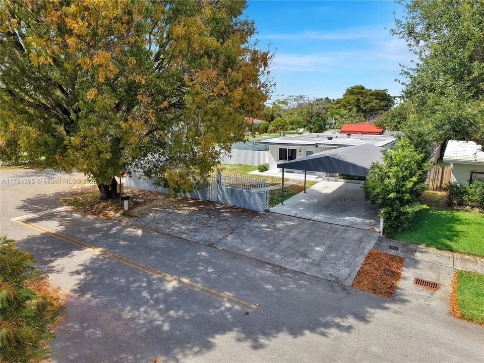 Недавно продано: $650,000 (2 спален, 2 ванн, 1449 Квадратных фут)