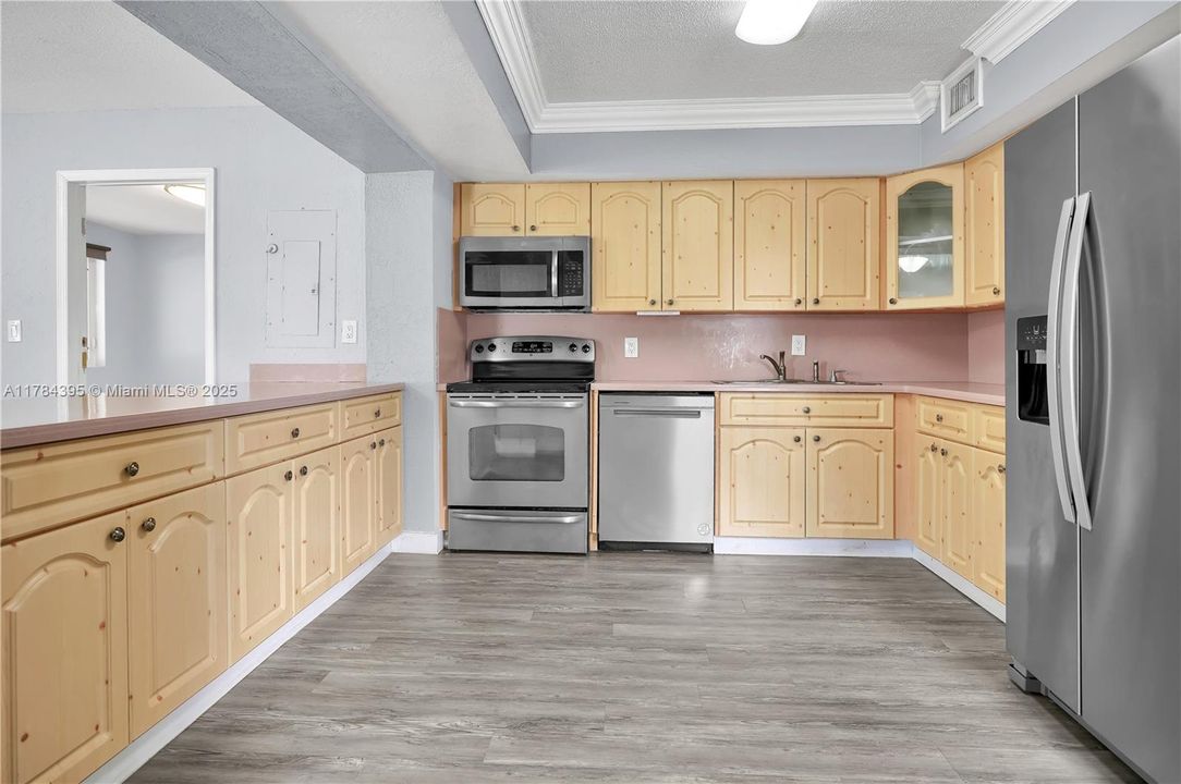 Недавно продано: $650,000 (2 спален, 2 ванн, 1449 Квадратных фут)