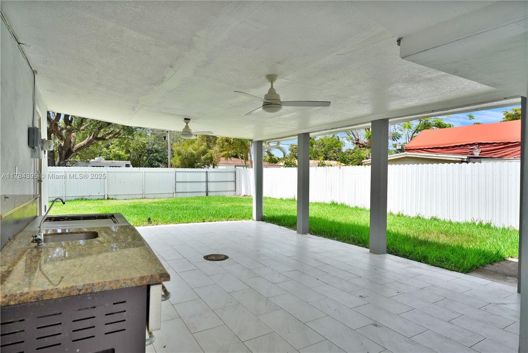 Недавно продано: $650,000 (2 спален, 2 ванн, 1449 Квадратных фут)