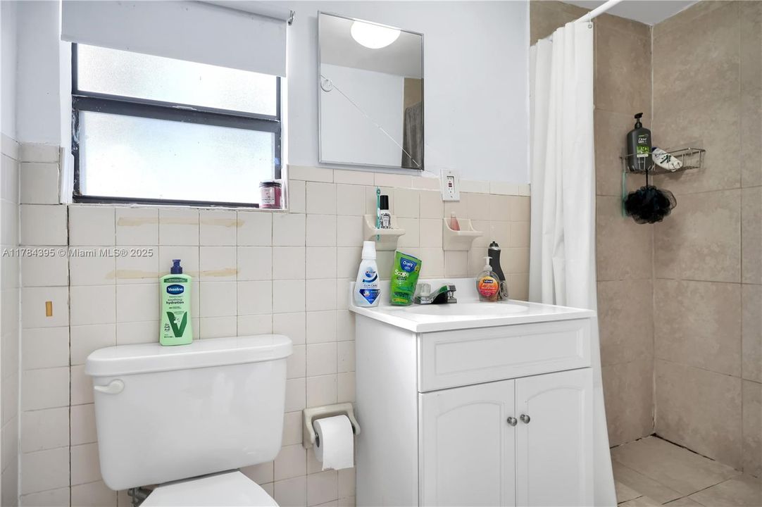 Недавно продано: $650,000 (2 спален, 2 ванн, 1449 Квадратных фут)