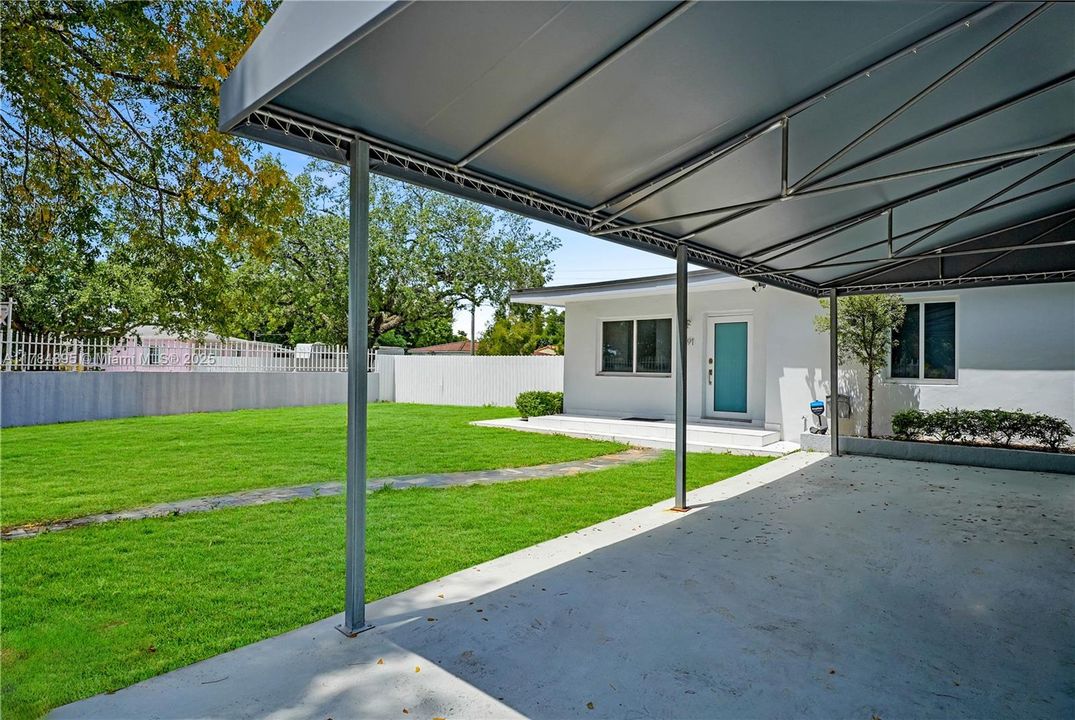 Недавно продано: $650,000 (2 спален, 2 ванн, 1449 Квадратных фут)