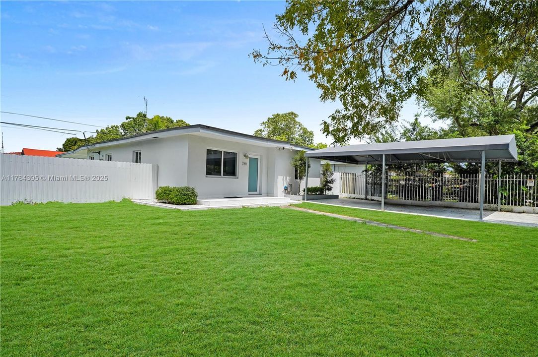 Недавно продано: $650,000 (2 спален, 2 ванн, 1449 Квадратных фут)