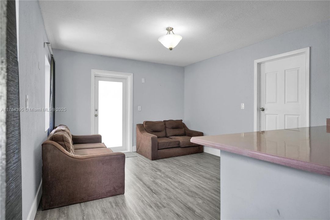 Недавно продано: $650,000 (2 спален, 2 ванн, 1449 Квадратных фут)