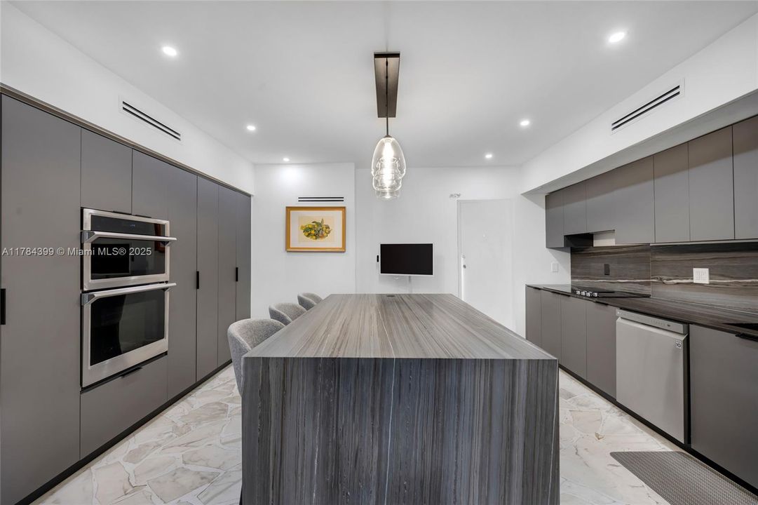 For Sale: $5,400,000 (4 beds, 4 baths, 3454 Square Feet)