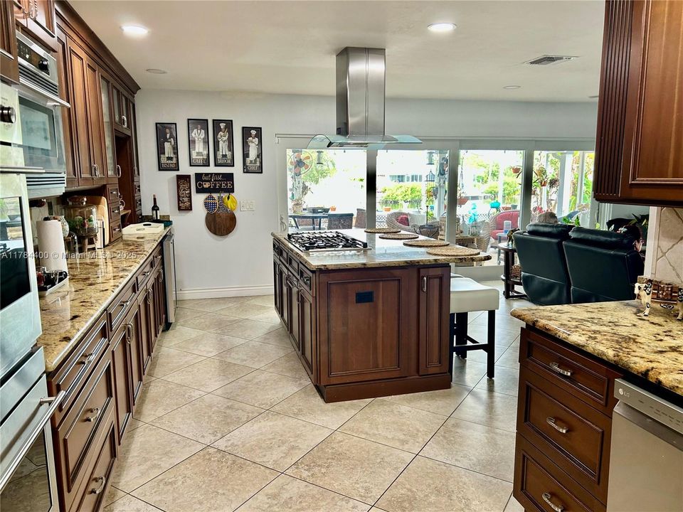 For Sale: $560,000 (3 beds, 2 baths, 2000 Square Feet)