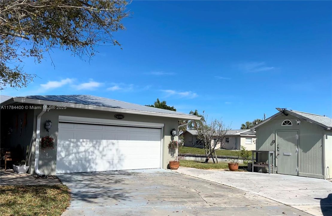 For Sale: $560,000 (3 beds, 2 baths, 2000 Square Feet)