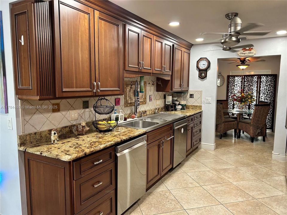 For Sale: $560,000 (3 beds, 2 baths, 2000 Square Feet)