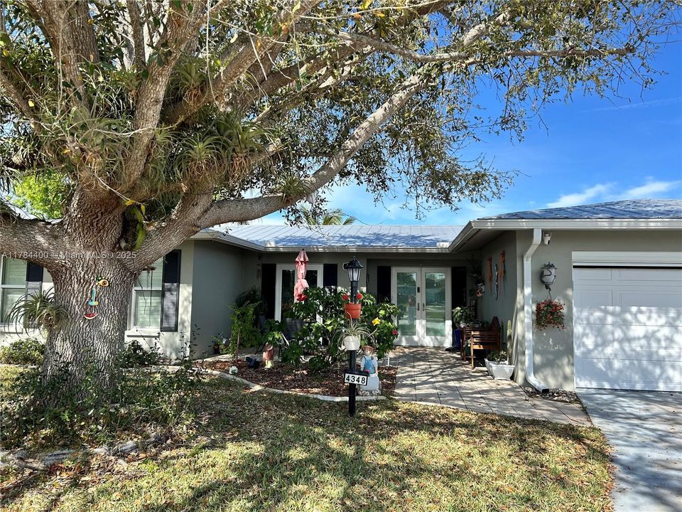 For Sale: $560,000 (3 beds, 2 baths, 2000 Square Feet)