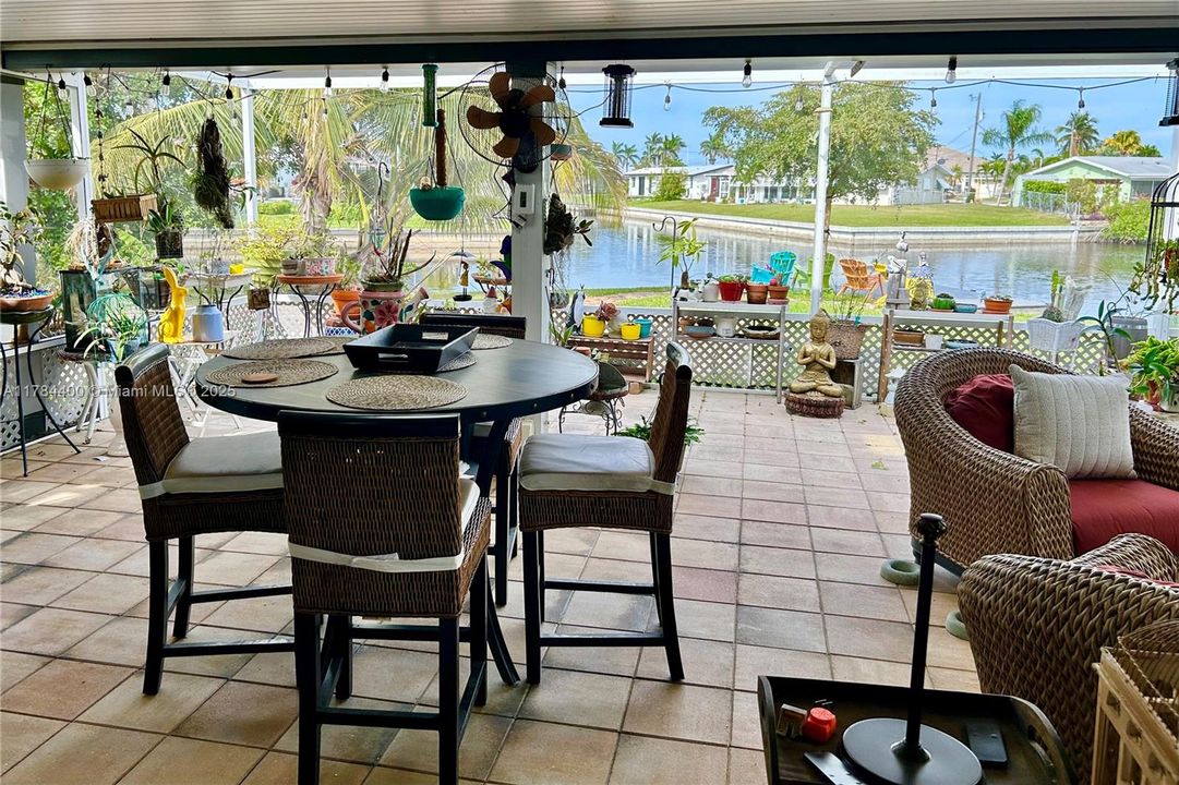 For Sale: $560,000 (3 beds, 2 baths, 2000 Square Feet)