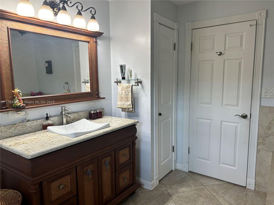 For Sale: $560,000 (3 beds, 2 baths, 2000 Square Feet)