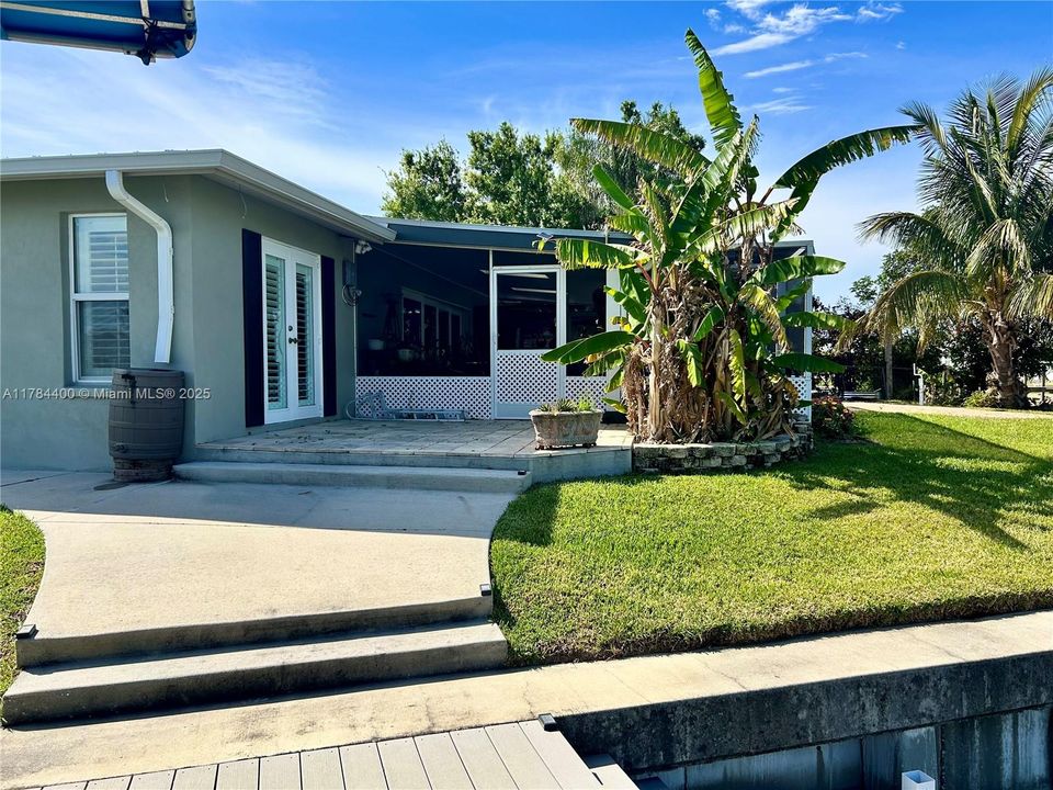 For Sale: $560,000 (3 beds, 2 baths, 2000 Square Feet)