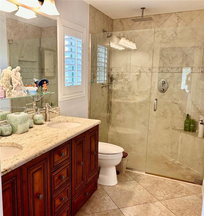 For Sale: $560,000 (3 beds, 2 baths, 2000 Square Feet)