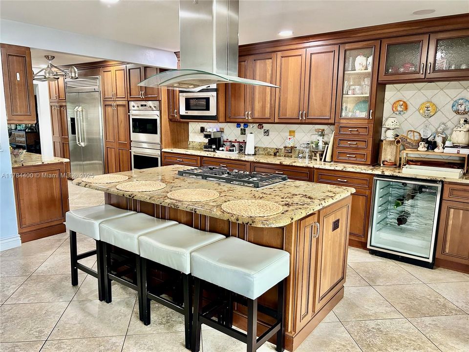 For Sale: $560,000 (3 beds, 2 baths, 2000 Square Feet)