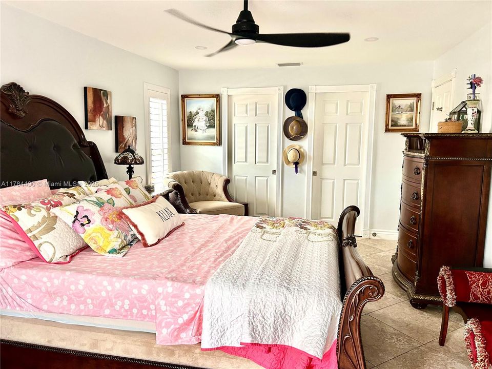 For Sale: $560,000 (3 beds, 2 baths, 2000 Square Feet)