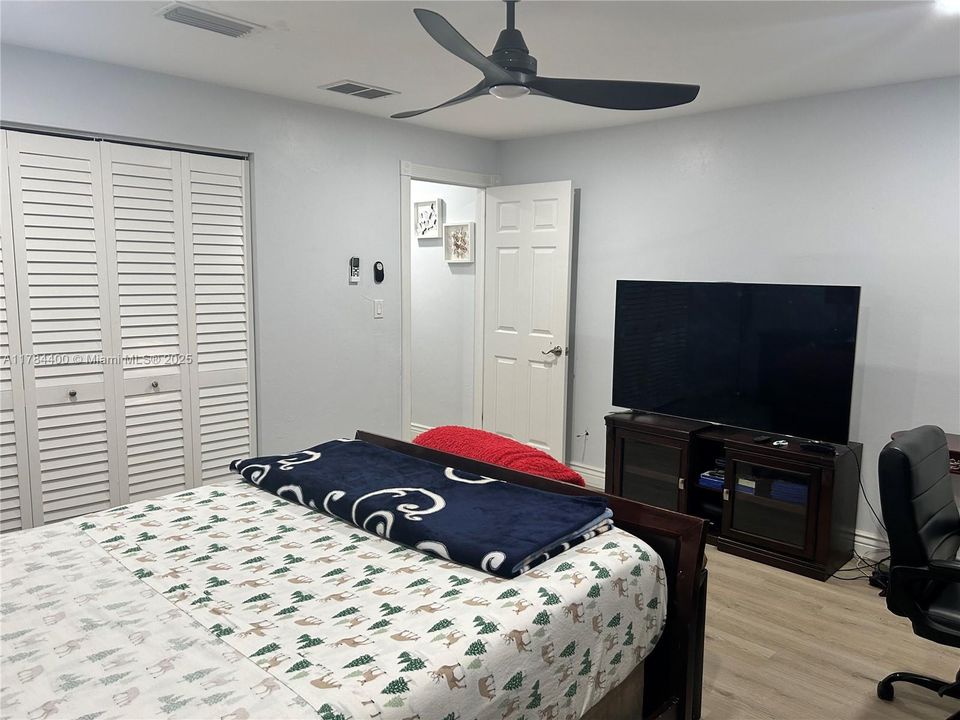 For Sale: $560,000 (3 beds, 2 baths, 2000 Square Feet)