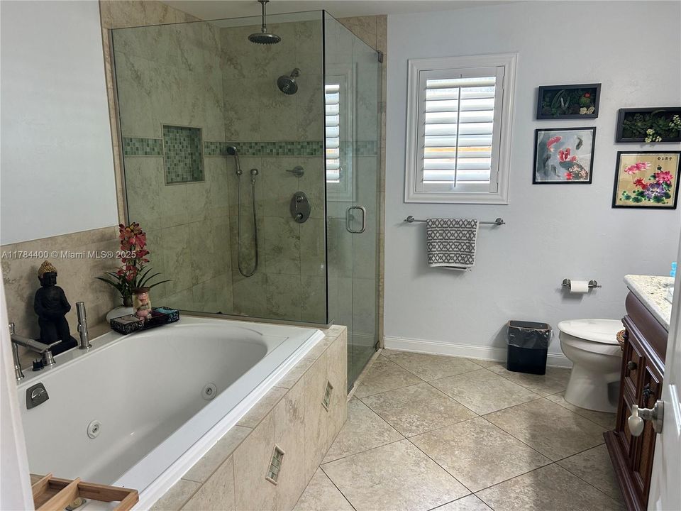 For Sale: $560,000 (3 beds, 2 baths, 2000 Square Feet)