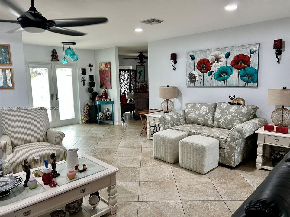 For Sale: $560,000 (3 beds, 2 baths, 2000 Square Feet)