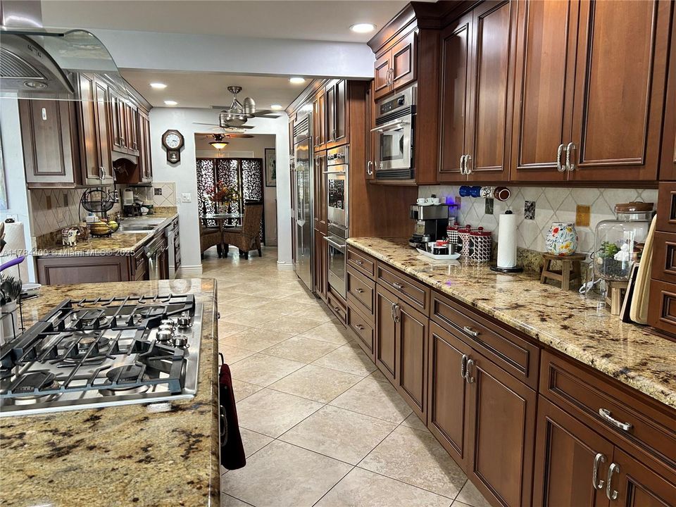 For Sale: $560,000 (3 beds, 2 baths, 2000 Square Feet)