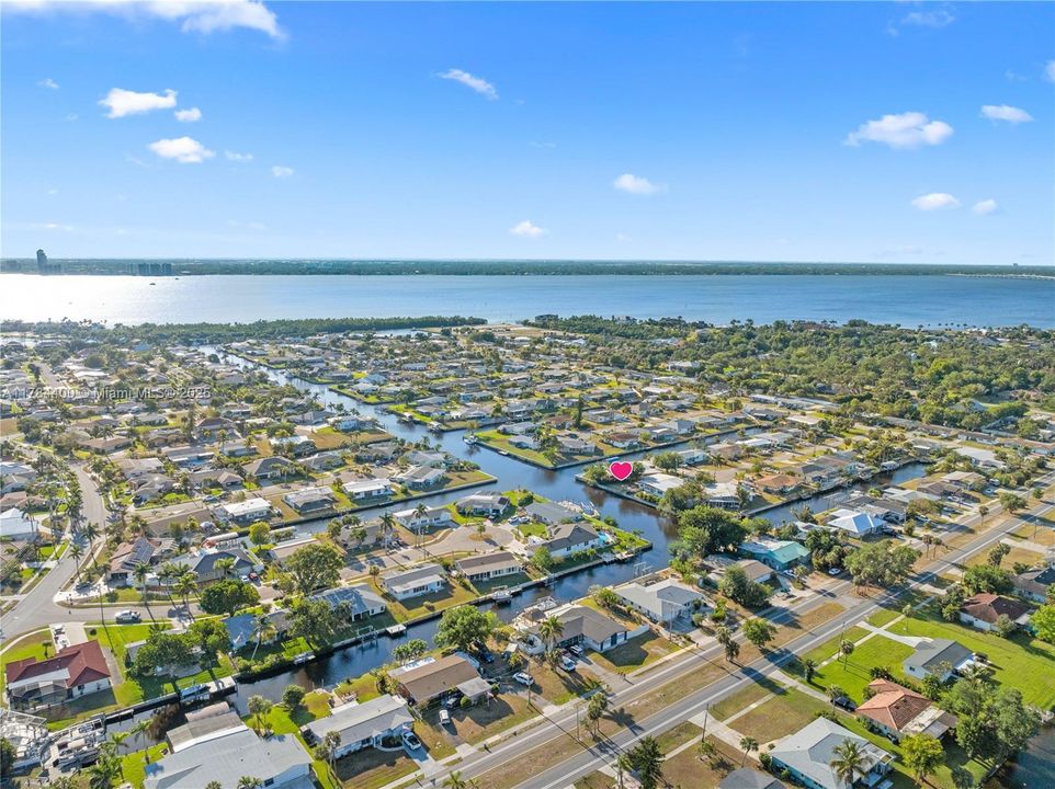 For Sale: $560,000 (3 beds, 2 baths, 2000 Square Feet)