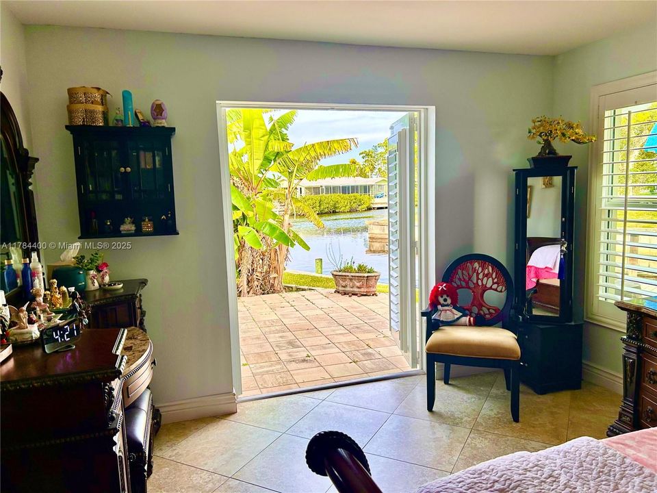 For Sale: $560,000 (3 beds, 2 baths, 2000 Square Feet)