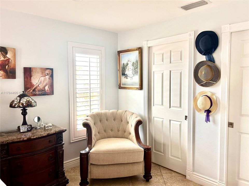 For Sale: $560,000 (3 beds, 2 baths, 2000 Square Feet)