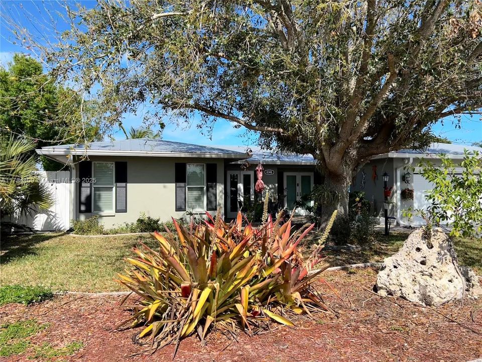 For Sale: $560,000 (3 beds, 2 baths, 2000 Square Feet)