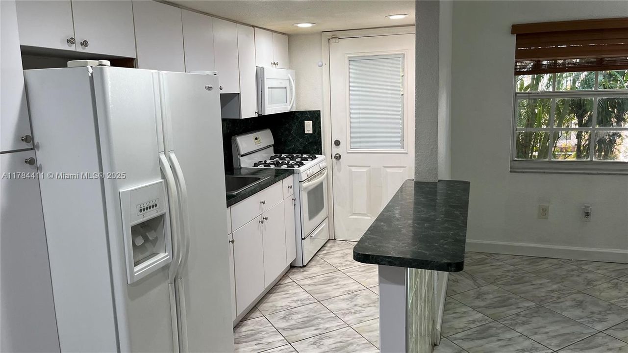 Vendido Recientemente: $280,000 (1 camas, 1 baños, 590 Pies cuadrados)