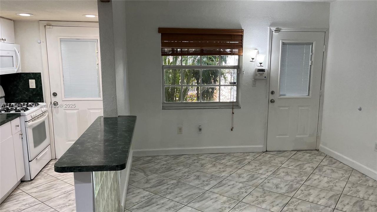 Vendido Recientemente: $280,000 (1 camas, 1 baños, 590 Pies cuadrados)
